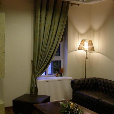 Room "Honeybee" In A Neoclassical House Kastoria Exterior foto
